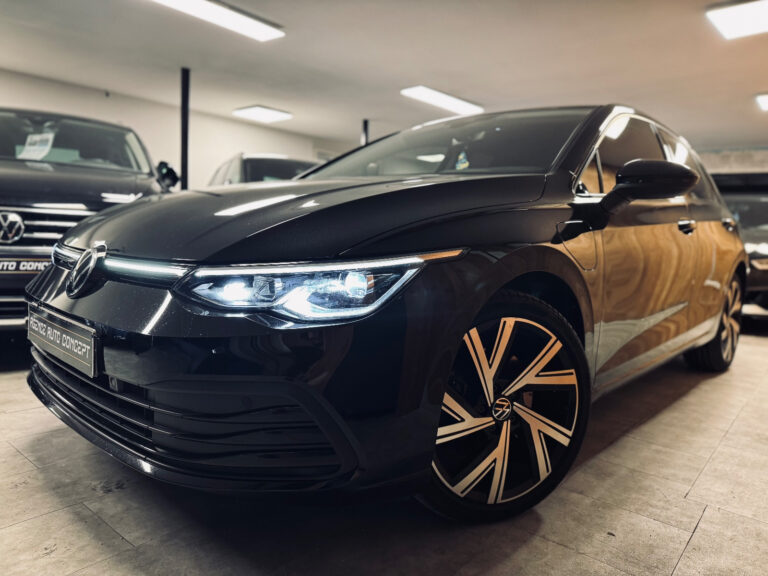 Volkswagen Golf VIII 1.4  eHybrid 204 CH DSG6 Style 1st LED + GPS + CARPLAY + JA18 + GARANTIE 12 MOIS